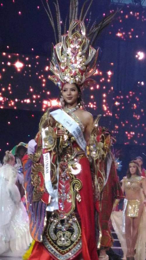 Vấp ngã đau, Khả Trang vẫn đạt giải trang phục dân tộc đẹp nhất tại HH Siêu Quốc gia 2016 12
