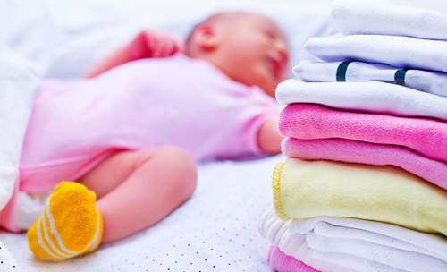 Mách mẹ cách giặt quần áo an toàn cho sức khỏe của bé. 2