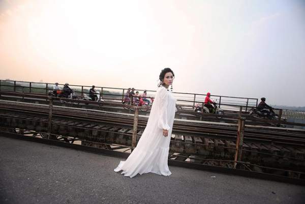 Mạng xã hội "nổi sóng" vì bộ ảnh Thanh Lam thả dáng trên cầu Long Biên 18