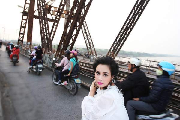 Mạng xã hội "nổi sóng" vì bộ ảnh Thanh Lam thả dáng trên cầu Long Biên 24