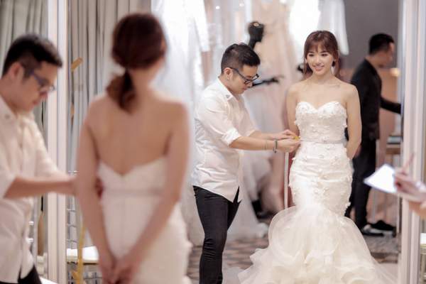 Hari Won khiến fan phát sốt vì được Trấn Thành tặng đến hai chiếc váy cưới cực đắt 15