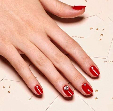 Muôn kiểu màu nail nổi bật cho mùa lễ hội 7