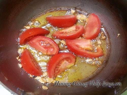 Canh dưa chua nấu tóp mỡ đơn giản mà ngon cơm 12