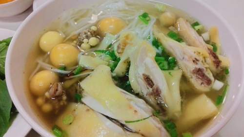 3 hàng phở gà "ăn mãi vẫn chưa hết thịt" ở Sài Gòn khiến thực khách thích mê 24