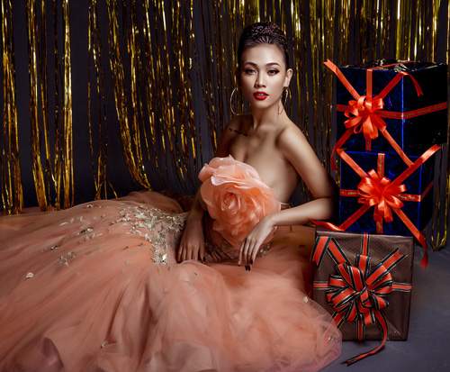 Siêu mẫu Diệu Huyền gợi ý váy dạ tiệc lộng lẫy cho mùa lễ hội 30