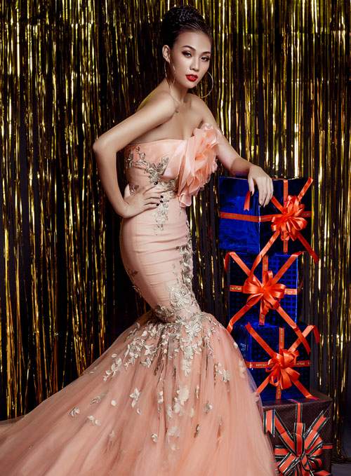 Siêu mẫu Diệu Huyền gợi ý váy dạ tiệc lộng lẫy cho mùa lễ hội 24