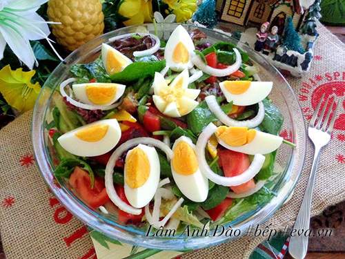 Salad trứng dễ ăn, giải ngán sau ngày lễ 24