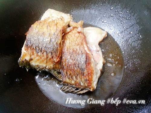 Canh cá chép nấu thì là nóng hổi trôi cơm 9