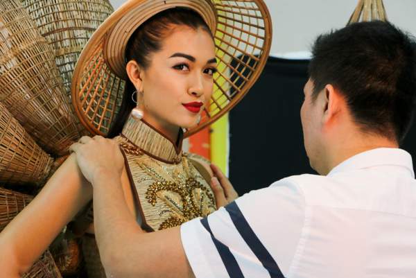 Lần đầu tiên trong lịch sử, trang phục dân tộc của Việt Nam mới lạ và độc đáo đến thế! 3