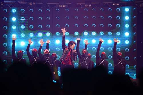Sân khấu đêm nhạc bị cháy, T-ara vẫn nhiệt tình hết mình vì khán giả 36