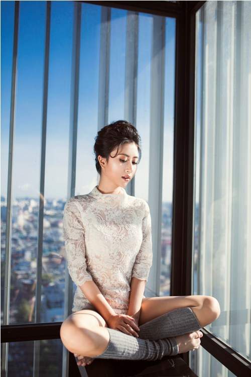 Hot girl Quỳnh Anh Shyn mặc bodysuit khoe chân thon dài tuyệt đẹp