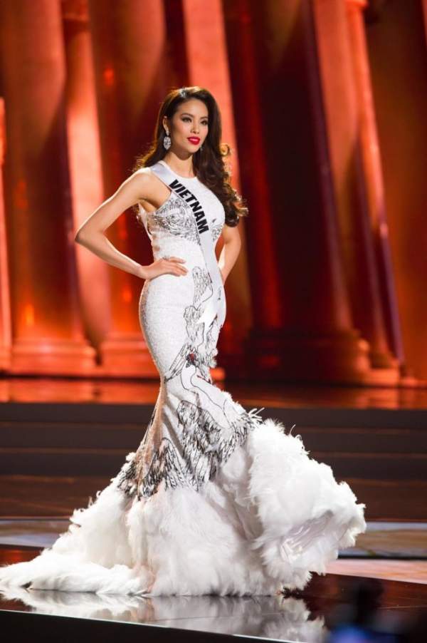 Phạm Hương xuất hiện đầy khí chất trong trailer Miss Universe 2016 12