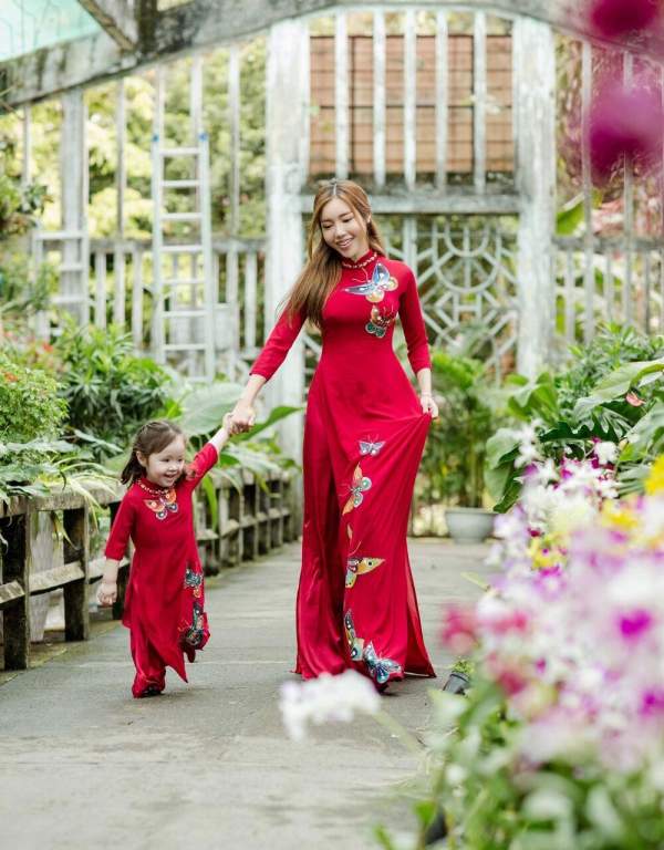 Elly Trần và Cadie Mộc Trà mặc áo dài đôi đẹp phát ghen 21