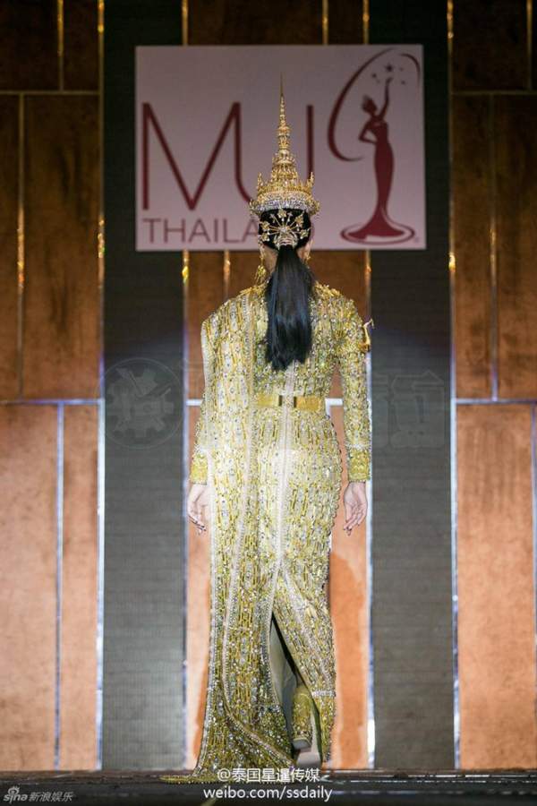 Hoa hậu Thái "gây sốt" với quốc phục đính 300.000 viên kim cương 4