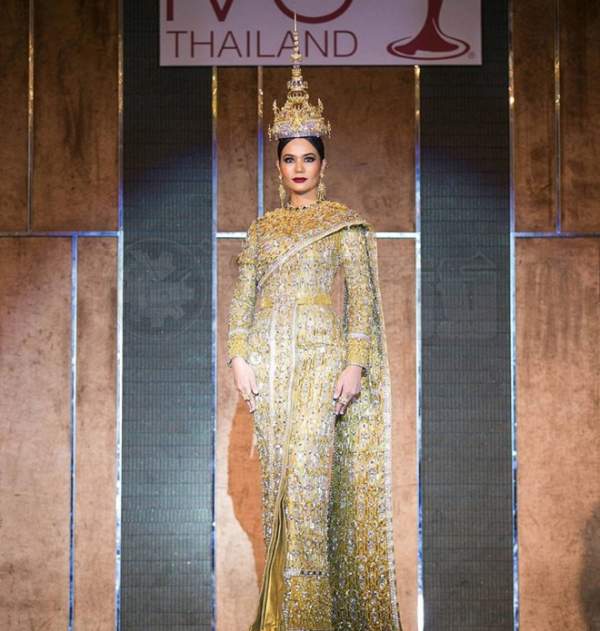 Hoa hậu Thái "gây sốt" với quốc phục đính 300.000 viên kim cương 3