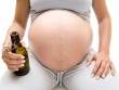 Ngày Tết, bà bầu uống rượu vang, bia có gây hại cho thai nhi?