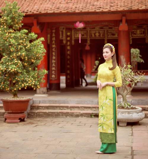 Hồ Đức Vĩnh và hoa hậu Thái Nhiên Phương mặc áo dài đón Tết cổ truyền 24