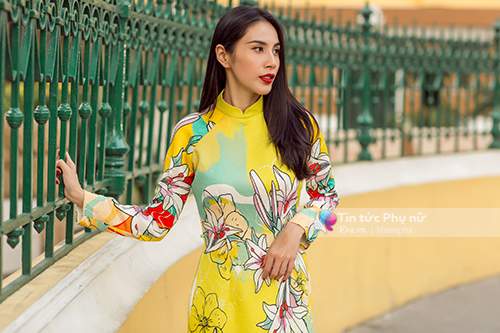 Thủy Tiên diện áo dài xuân cuốn hút trên phố Sài Gòn 33