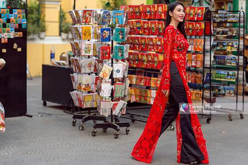 Thủy Tiên diện áo dài xuân cuốn hút trên phố Sài Gòn 21