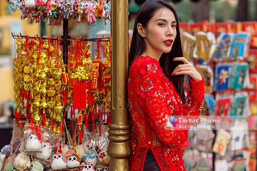 Thủy Tiên diện áo dài xuân cuốn hút trên phố Sài Gòn 30