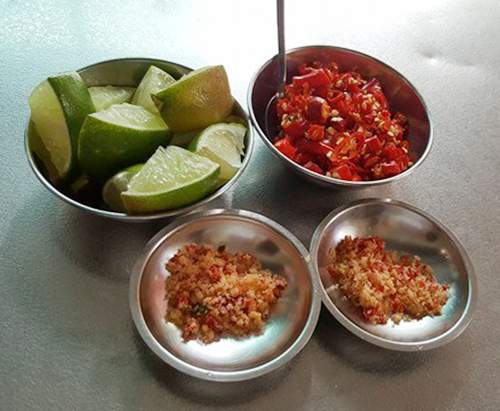 Dù đắt, món mì tôm muối ớt vẫn “sốt xình xịch” tại Sài Gòn 12
