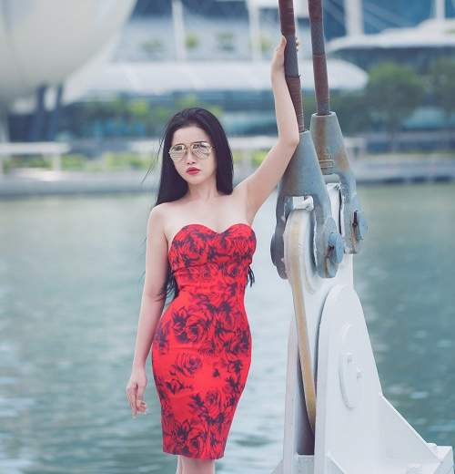 Hoa hậu Janny Thủy Trần khoe eo 58cm trên đường phố Singapore 6