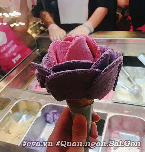 Valentine này, rủ nàng ăn kem hoa hồng siêu hot ở phố đi bộ Nguyễn Huệ 3