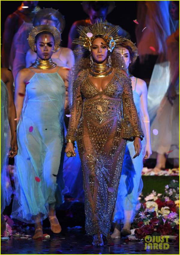Đang mang song thai, Beyonce vẫn khiến cả thế giới thán phục vì lộng lẫy như nữ thần 6