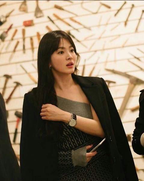 Song Hye Kyo khiến fan phát sốt vì hiếm hoi mặc hở 3