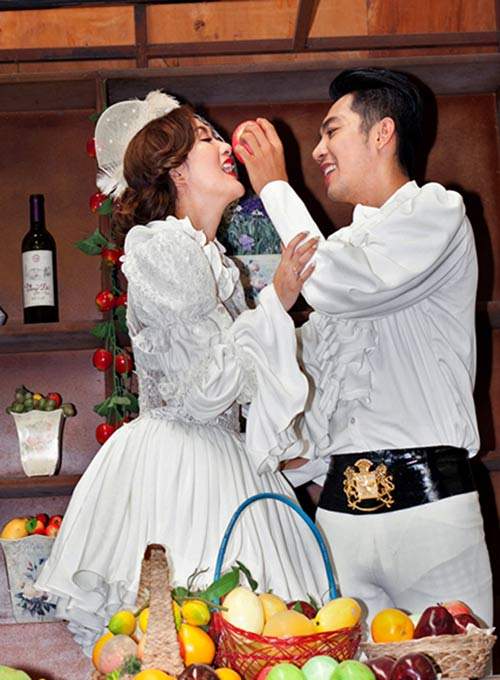 Mai Quốc Việt âu yếm bạn gái Việt kiều trong ảnh cưới kiểu quý tộc châu Âu 18