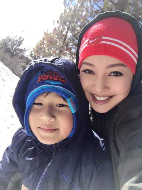 Jennifer Phạm nói gì khi sinh con được gần 2 tháng đã đi trượt tuyết? 6