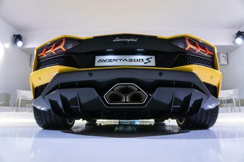 Lamborghini lần đầu ‘nhá hàng’ Aventador S 10