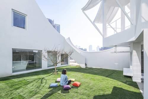 Độc đáo ngôi nhà có kiến trúc "bay" nổi bật nhất khu vực sân bay Incheon 24