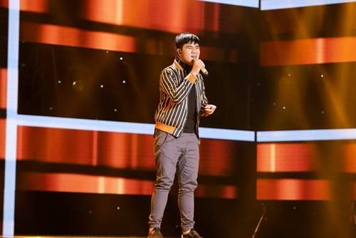 The Voice 2017: 4 HLV "điêu đứng" vì chàng trai 18 tuổi chững chạc hát "Thành phố buồn" 33