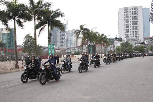 MC Anh Tuấn cùng 100 biker diễu hành mô tô khủng trước show "Trần Lập - Hẹn gặp lại" 12