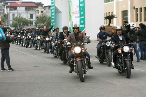 MC Anh Tuấn cùng 100 biker diễu hành mô tô khủng trước show "Trần Lập - Hẹn gặp lại" 24