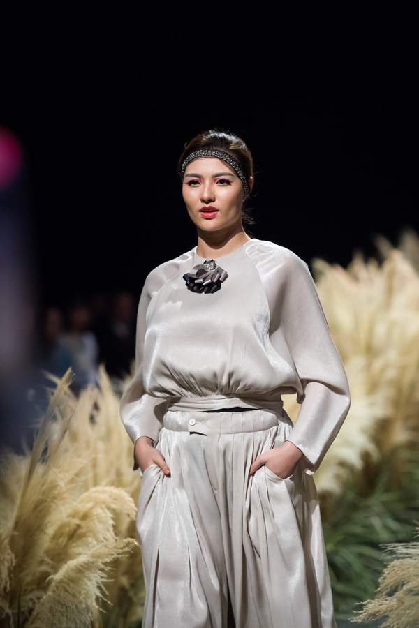 Hồng Quế 70 kg sau sinh vẫn tỏa sáng trong show thời trang của hoa hậu Ngọc Hân 9