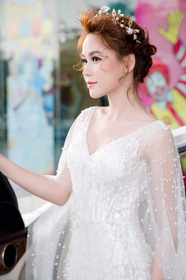 Thời trang sao Việt đẹp: Lệ Quyên khoe eo con kiến giữa ồn ào phát ngôn "người thứ ba" 9