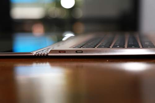 Lenovo Yoga 910: Laptop "biến hình" với màn hình 4K, pin "trâu" 9