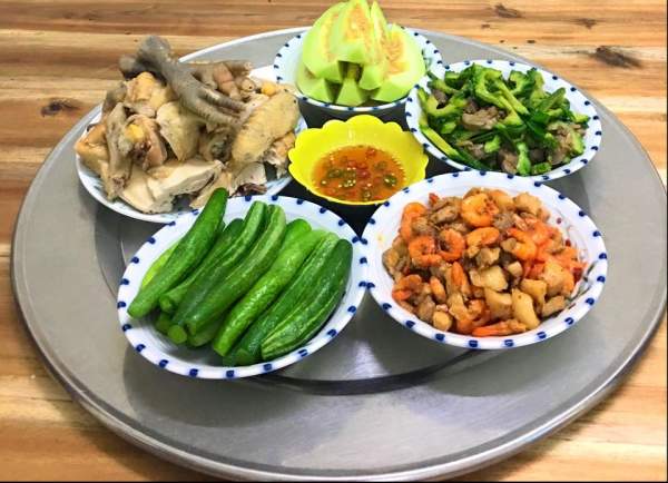 Ghen tị với những mâm cơm hấp dẫn của mẹ Việt xinh đẹp nấu tặng chồng con 42