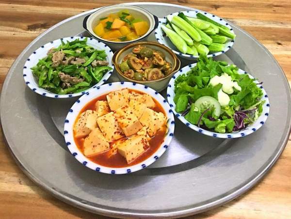 Ghen tị với những mâm cơm hấp dẫn của mẹ Việt xinh đẹp nấu tặng chồng con 12