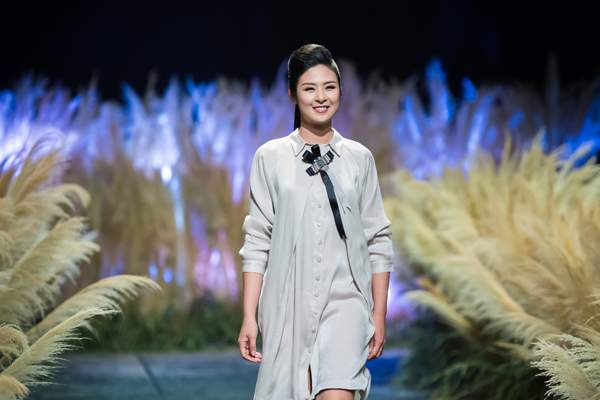 Hồng Quế 70 kg sau sinh vẫn tỏa sáng trong show thời trang của hoa hậu Ngọc Hân 3
