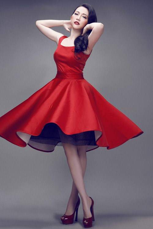 Những pha tung váy maxi đẹp xuất sắc của Tăng Thanh Hà, Angela Phương Trinh 33