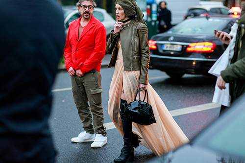Mặc trời mưa, street style ở Paris Fashion Week vẫn đẹp rộn ràng 51