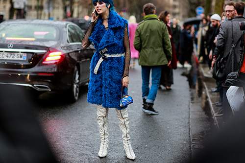 Mặc trời mưa, street style ở Paris Fashion Week vẫn đẹp rộn ràng 39