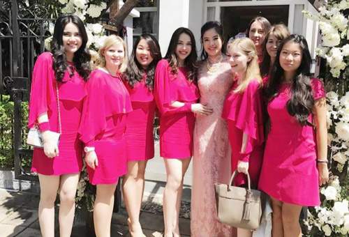 Những Hoa hậu, Á hậu Việt gây bất ngờ khi bí mật kết hôn 6