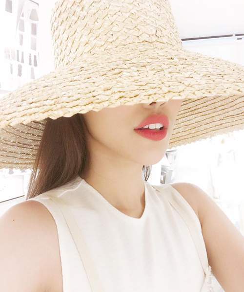 Sao Việt tiết lộ chiếc mũ mọi cô gái đều nên có trong mùa hè này 3