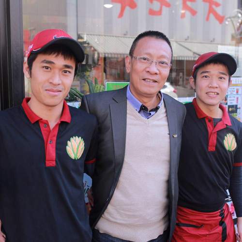 Nhà báo Lại Văn Sâm "cà phê bệt" với hai anh em bán bánh mỳ trên đất Nhật 2