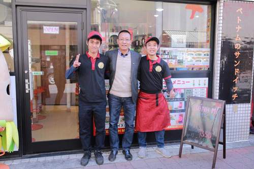 Nhà báo Lại Văn Sâm "cà phê bệt" với hai anh em bán bánh mỳ trên đất Nhật 4
