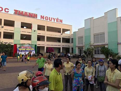 Công an Bình Thuận nói về vụ dùng súng và còng tay trong trường học